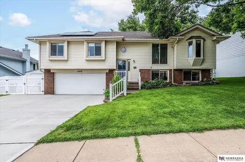 13918 Edna St, Omaha, NE 68138