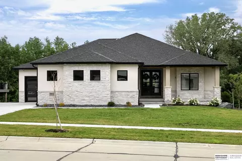 8810 Appaloosa Ln, Lincoln, NE 68520