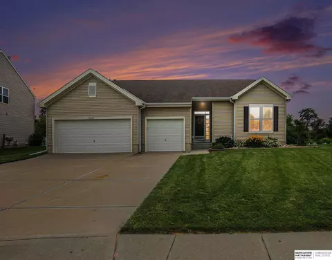 16027 Cary St, Omaha, NE 68136