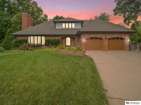 6300 Yellowstone Cir, Lincoln, NE 68510