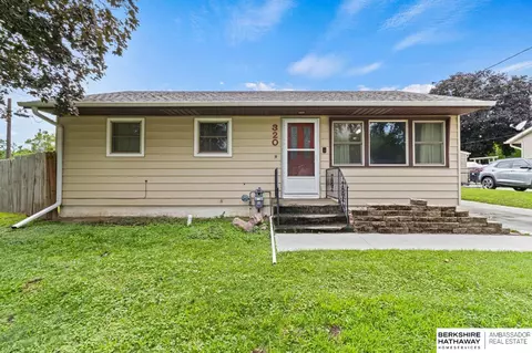 320 Adrian Ave, Council Bluffs, IA 51503
