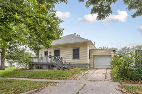 871 S 32nd St, Lincoln, NE 68510