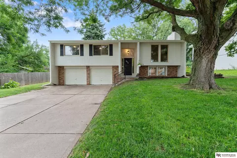 621 S 152nd Cir, Omaha, NE 68154