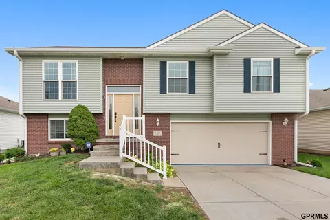 1721 Vavrina Ln, Lincoln, NE 68512