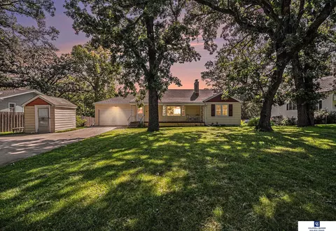 513 Bellevue Blvd N, Bellevue, NE 68005