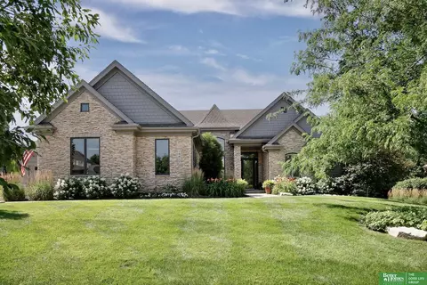 18817 Lafayette Ave, Omaha, NE 68022