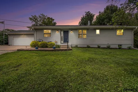 613 N 16th St, Plattsmouth, NE 68048