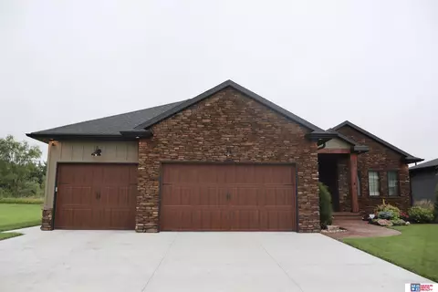 1413 E 8th St, Hickman, NE 68372