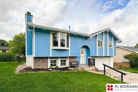 12124 Burdette Cir, Omaha, NE 68164