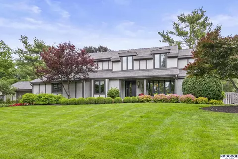 9738 Brentwood Rd, Omaha, NE 68114