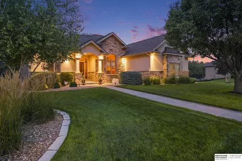 945 S 198th St, Elkhorn, NE 68022