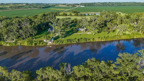 1850 N 228 Plz, Elkhorn, NE 68022