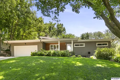 10337 Pinehurst Ave, Omaha, NE 68124