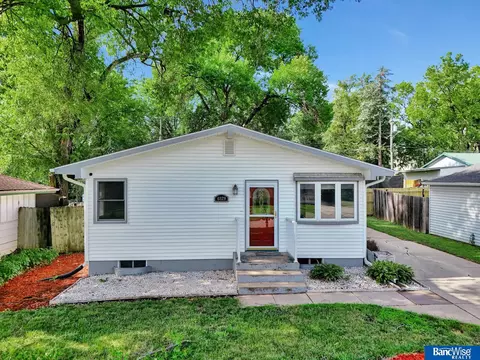 6829 Garland St, Lincoln, NE 68505