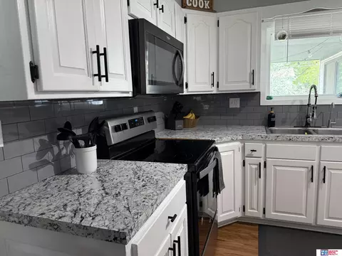 1821 Hoyt St, Beatrice, NE 68310 photo 9