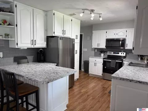1821 Hoyt St, Beatrice, NE 68310 photo 8