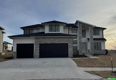 5801 Purple Martin Pkwy, Elkhorn, NE 68022