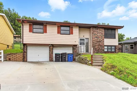 2743 S 50th St, Omaha, NE 68106