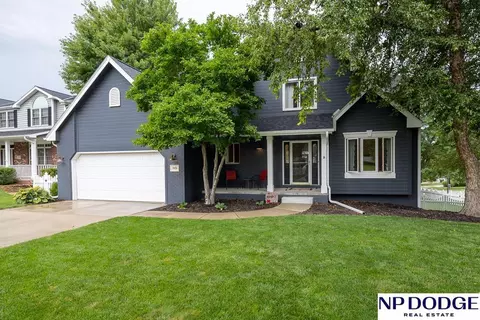7401 Elk Creek Dr, Lincoln, NE 68516