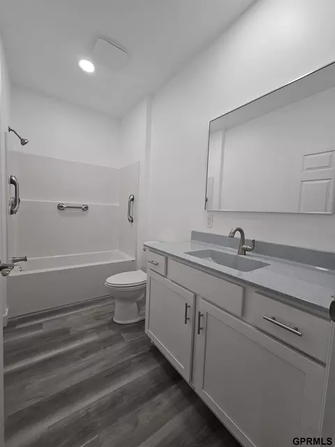 Bath - 209 E Grove St, Sutton, NE 68979 photo 1 of 3