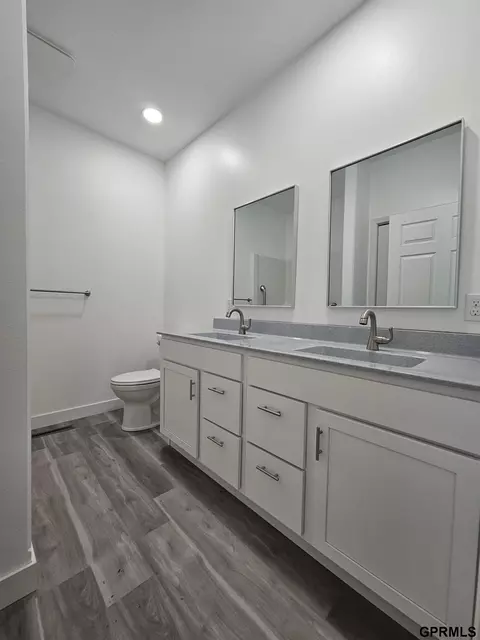 Bath - 209 E Grove St, Sutton, NE 68979 photo 3 of 3