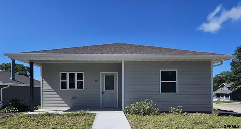 209 E Grove St, Sutton, NE 68979