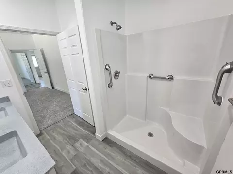 Bath - 209 E Grove St, Sutton, NE 68979 photo 2 of 3