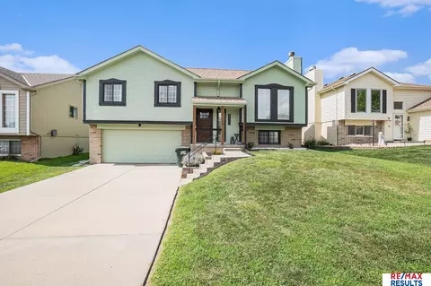 8202 Potter St, Omaha, NE 68122