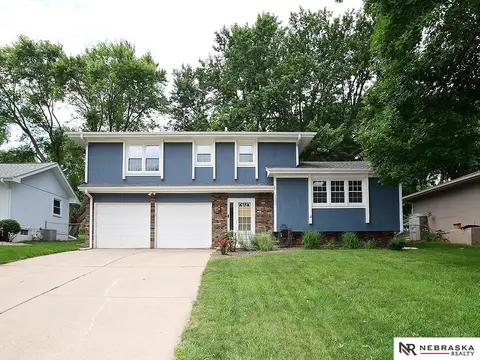 1282 Peterson Dr, Omaha, NE 68130