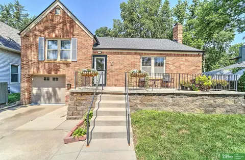 5902 Leavenworth St, Omaha, NE 68106