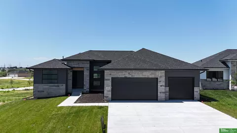 5808 N 198th St, Elkhorn, NE 68022
