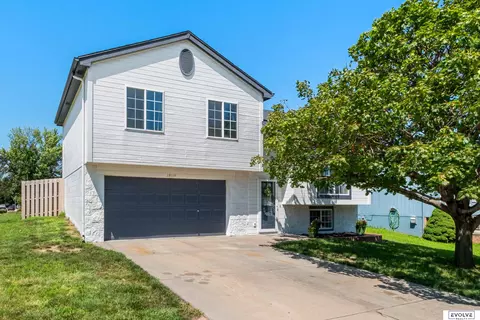 19114 T St, Omaha, NE 68135
