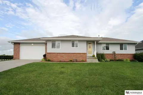 705 Larkspur Dr, Hickman, NE 68372