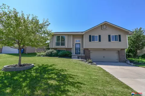 12945 Hartman Ave, Omaha, NE 68164