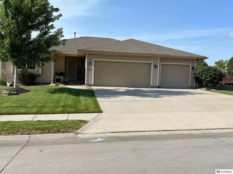 17110 Palisades Dr, Omaha, NE 68136