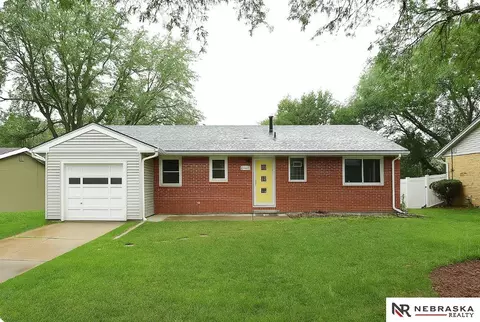 2431 Saint Thomas Dr, Lincoln, NE 68502
