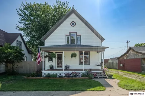 208 N Myrtle St, Hooper, NE 68031
