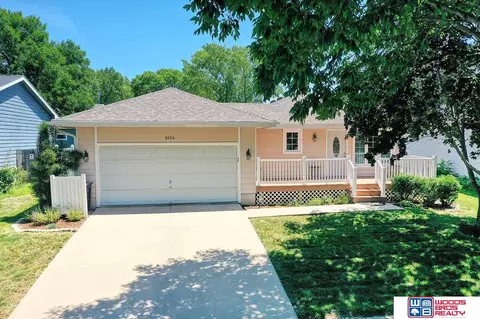 6104 NW 11th St, Lincoln, NE 68521