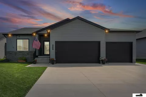 6432 SW 8th St, Lincoln, NE 68523