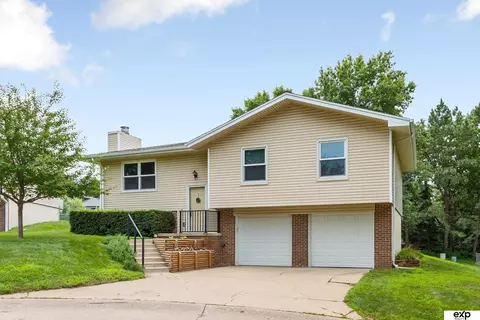 14811 Parker Plz, Omaha, NE 68154
