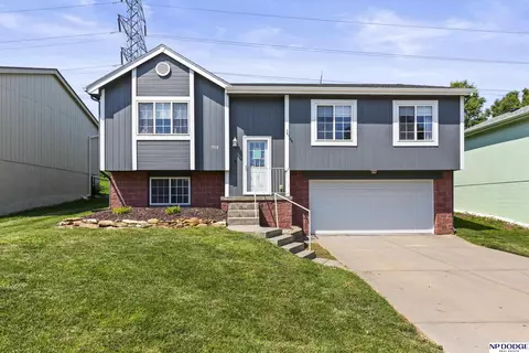 7918 Howell St, Omaha, NE 68122