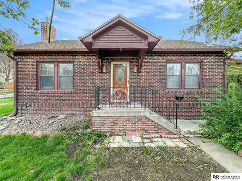 2802 S 12th St, Lincoln, NE 68502