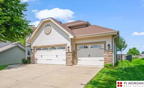 9930 Idora St, La Vista, NE 68128