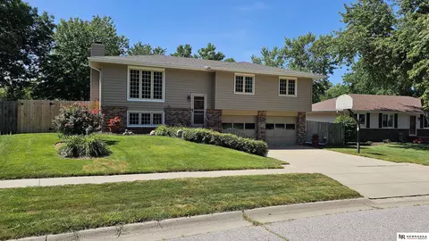 4211 Bingham Ln, Lincoln, NE 68516