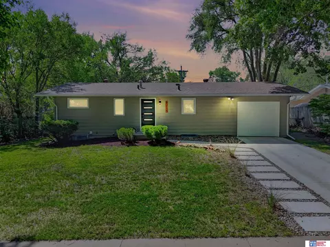 6215 Randolph St, Lincoln, NE 68510