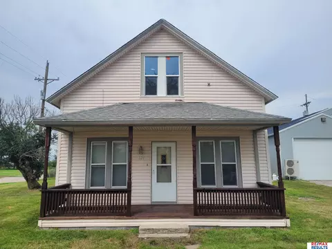 124 W 2nd St, Valley, NE 68064