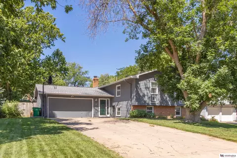 1118 S Grandview Ave, Papillion, NE 68046