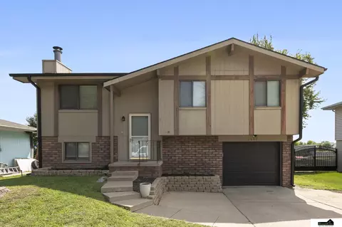 2640 NW 49th St, Lincoln, NE 68524