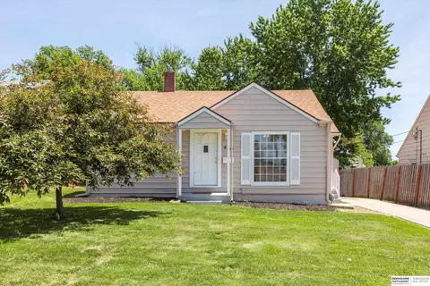 2147 S 62nd St, Omaha, NE 68106
