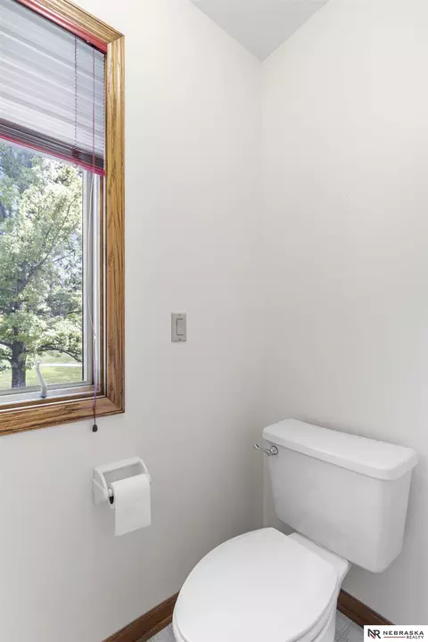 Bath - 12941 Eagle Run Dr, Omaha, NE 68164 photo 8 of 11